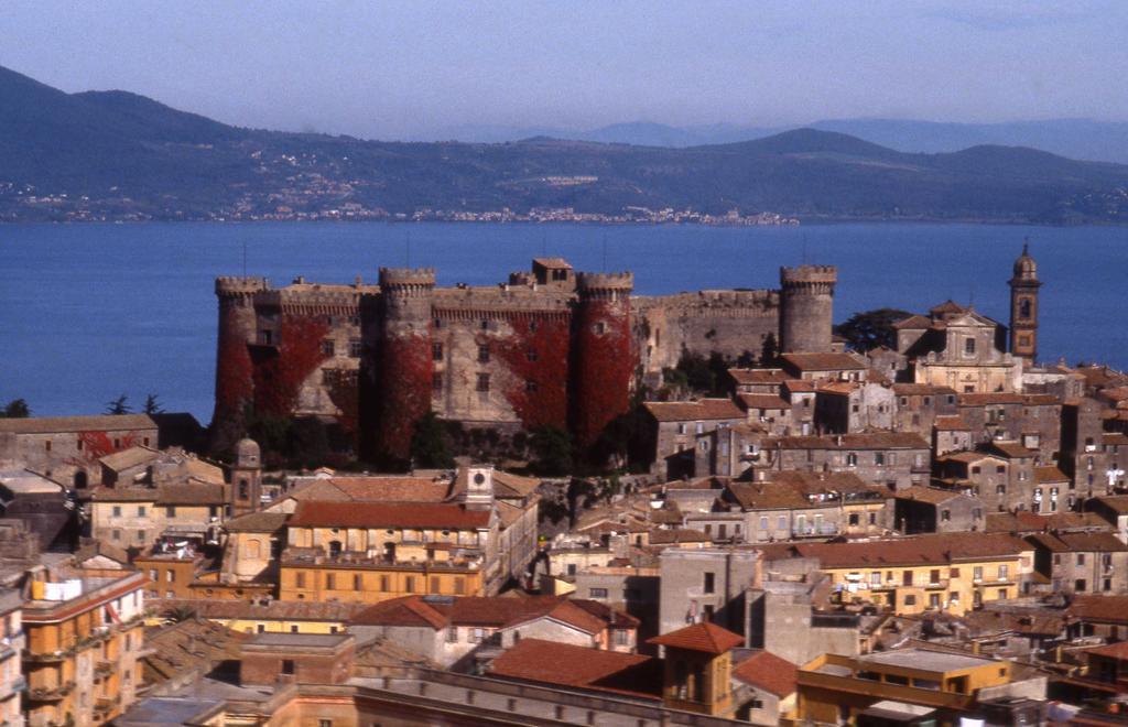 Apartment Il Convento Bracciano  Bagian luar foto